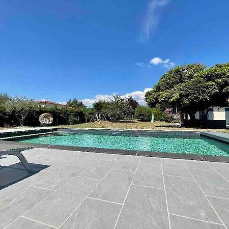 Logements Chaleureux Dans Maison Avec Piscine A 35 Min De Lyon Alix Kültér fotó