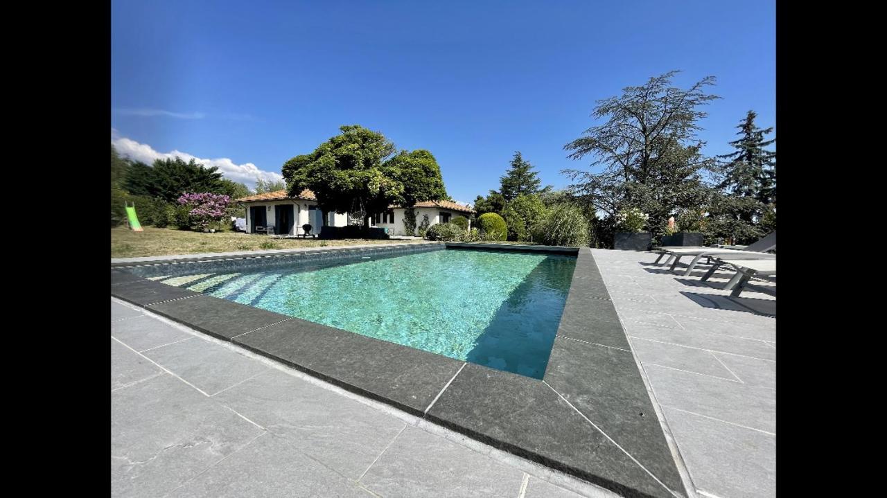 Logements Chaleureux Dans Maison Avec Piscine A 35 Min De Lyon Alix Kültér fotó